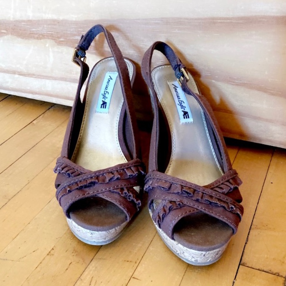 LIKE NEW! AMERICAN EAGLE WEDGE SANDALS - Picture 9 of 14